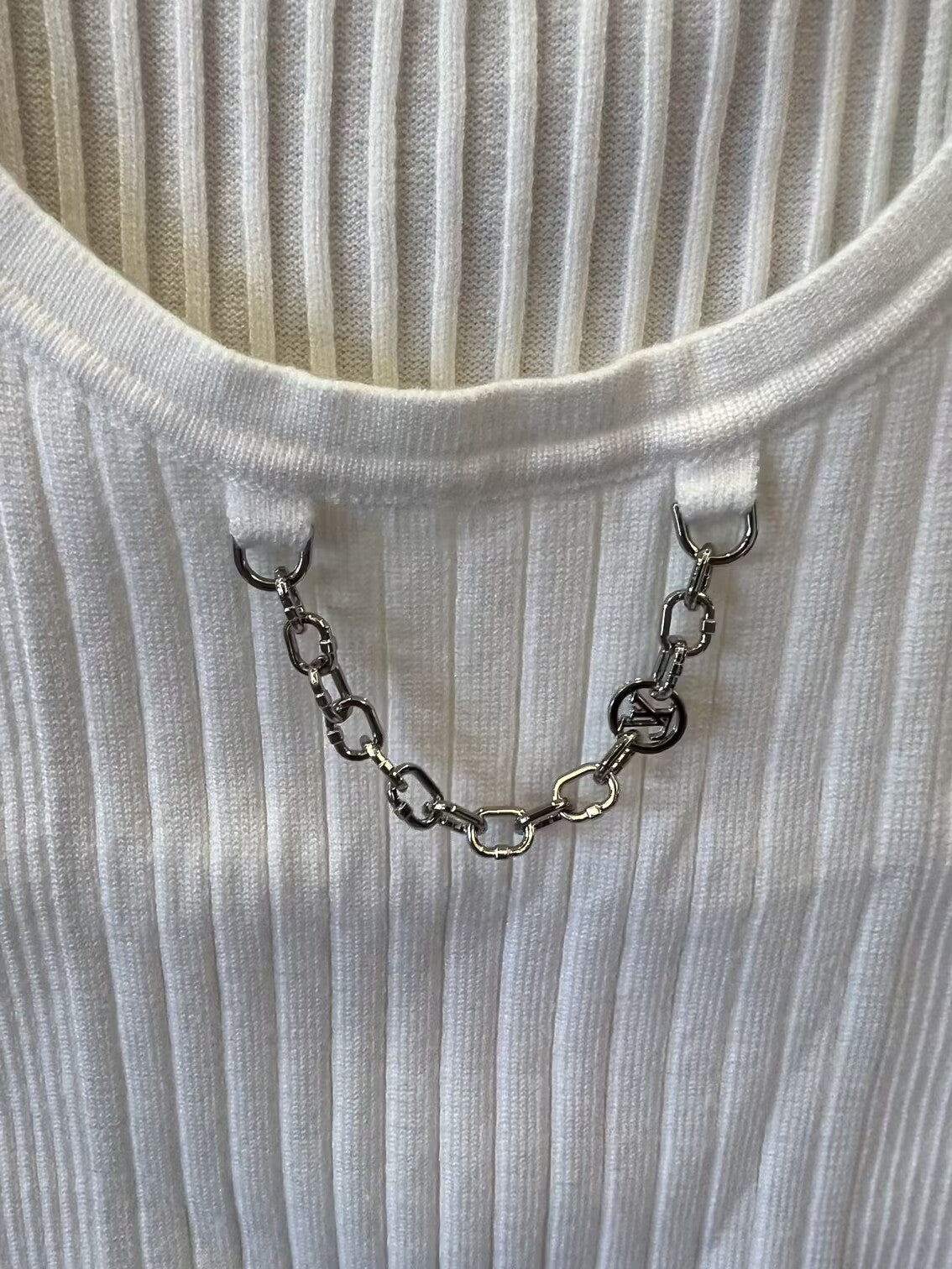 Louis Vuitton ribbed knit crop tops with chain detail - black and white