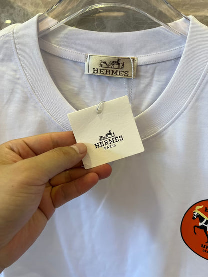 Hermès white t-shirt with iconic logo patch