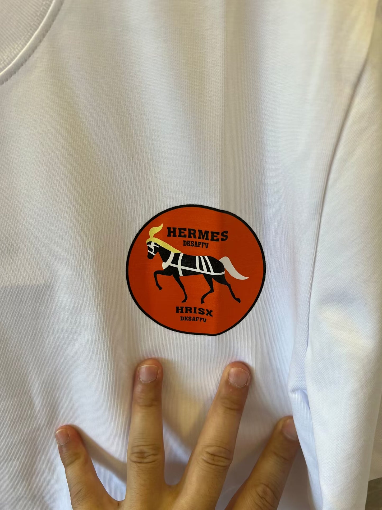 Hermès white t-shirt with iconic logo patch