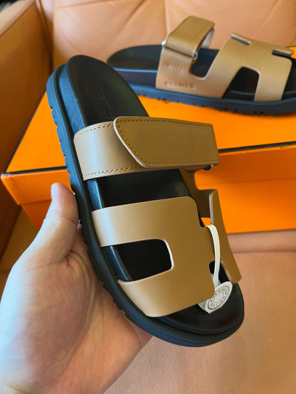 Hermès chypre sandals in beige leather