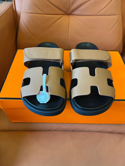 Hermès chypre sandals in beige leather