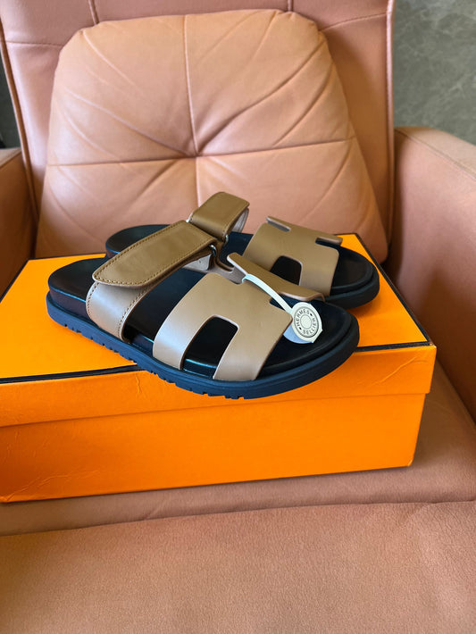 Hermès chypre sandals in beige leather