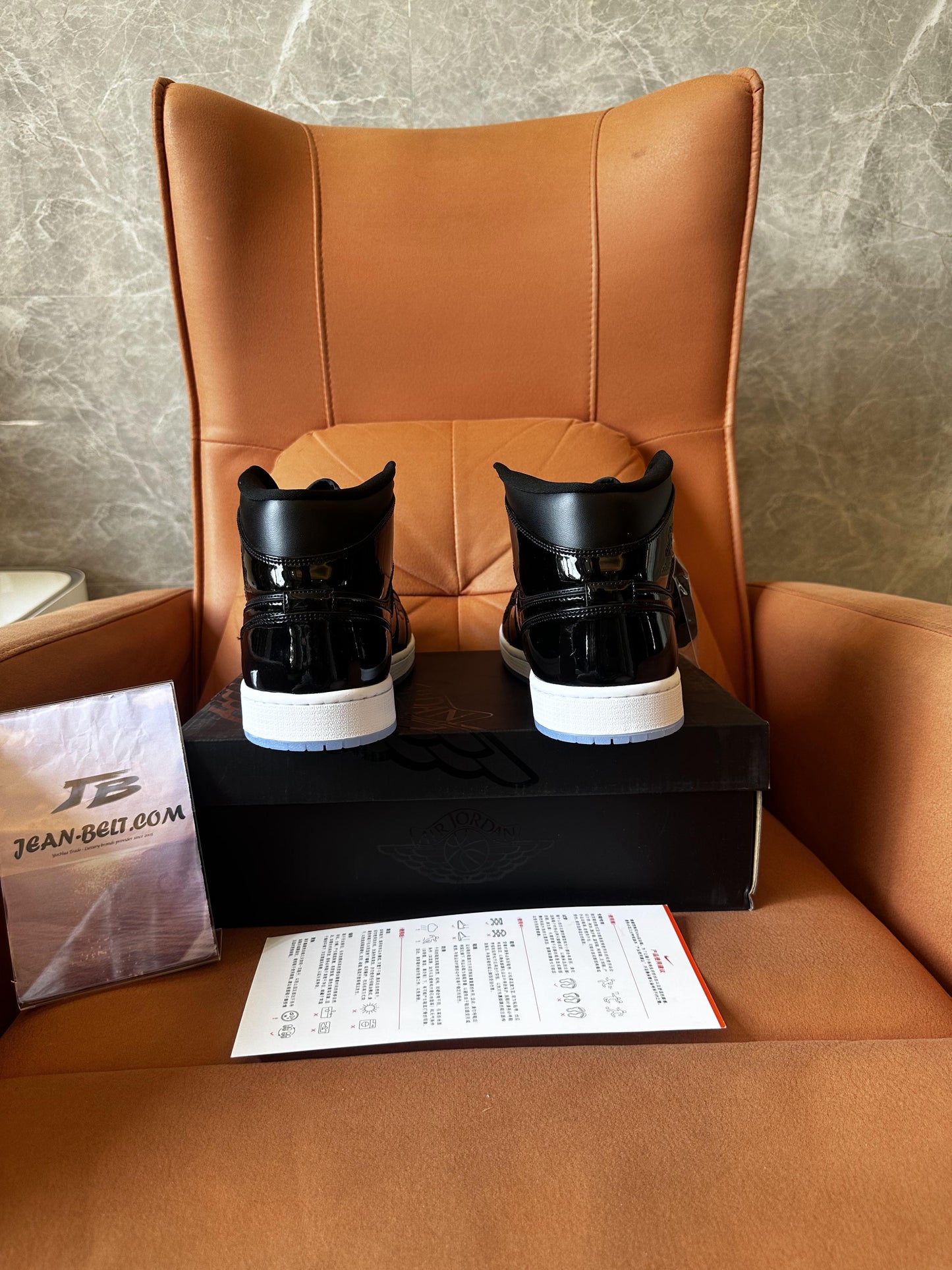 Air Jordan 1 Mid "Patent Black"