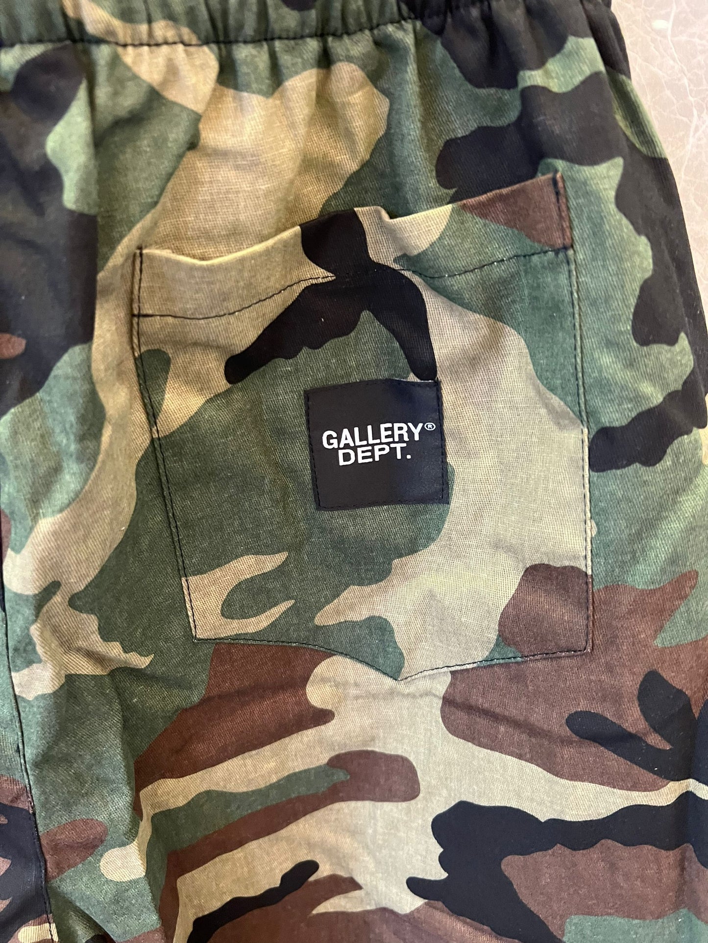 Gallery Dept. camo print cotton shorts