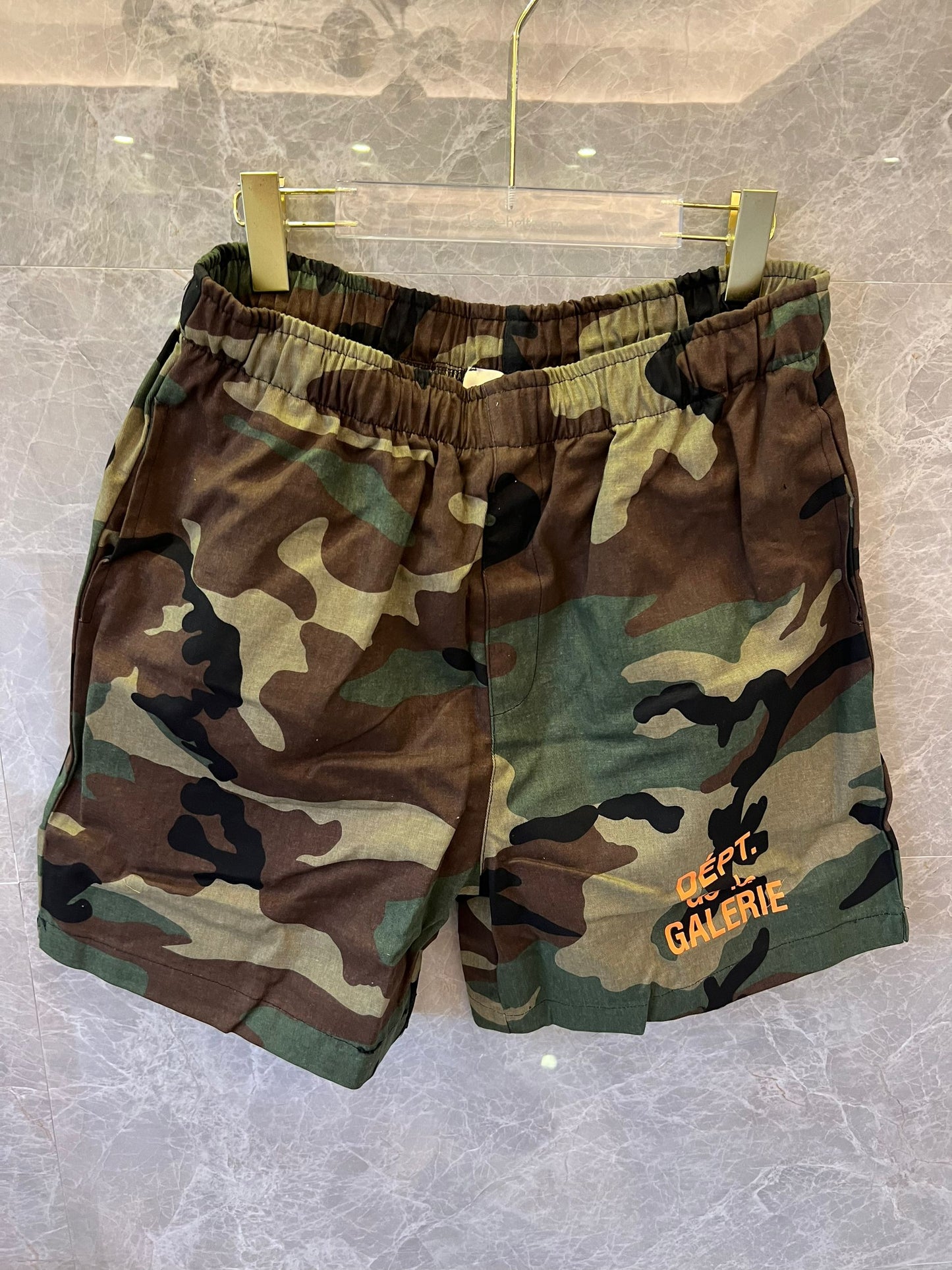 Gallery Dept. camo print cotton shorts