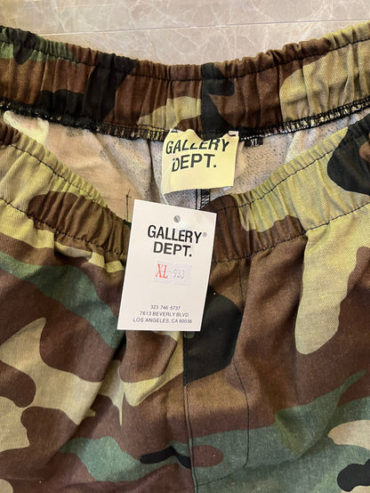 Gallery Dept. camo print cotton shorts