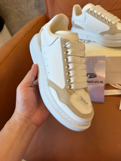 Alexander McQueen Oversized Sneakers in beige and white leather