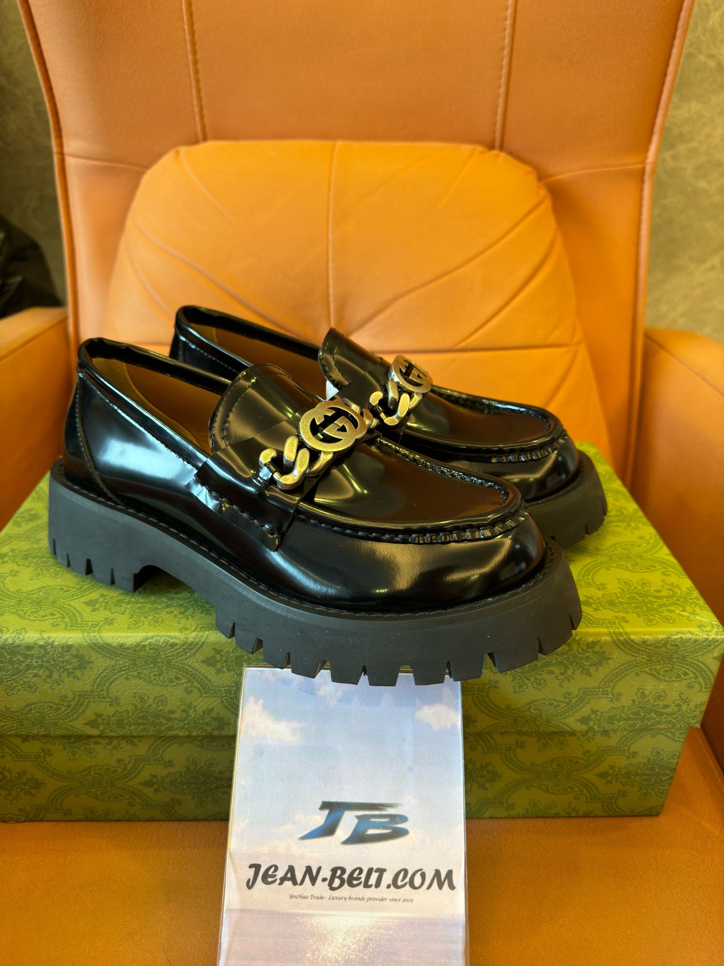 Gucci lug sole leather loafers with interlocking GG chain