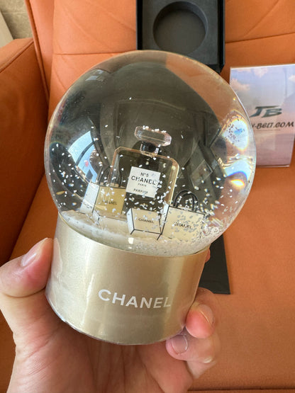 Chanel N°5 perfume snow globe - limited edition