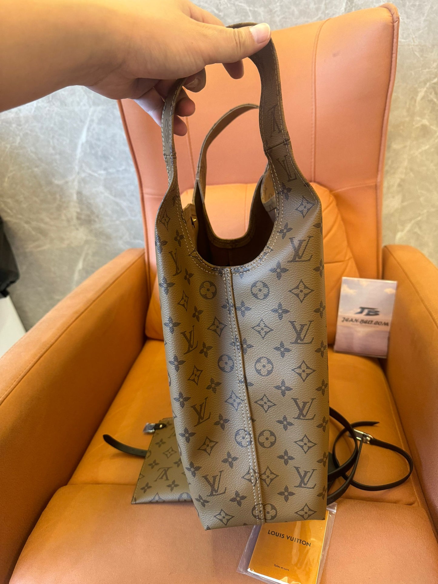 Louis Vuitton atlantis GM in reverse monogram