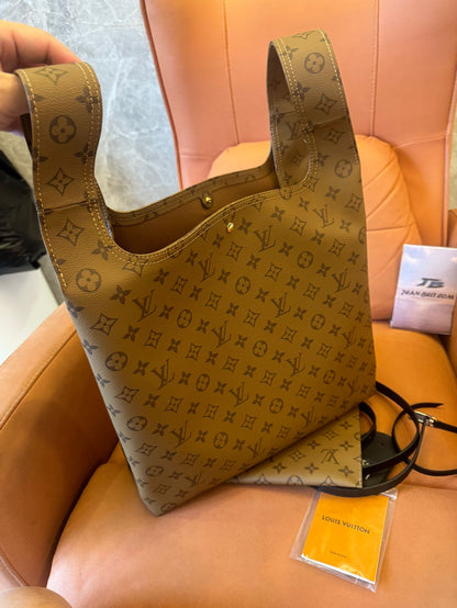 Louis Vuitton atlantis GM in reverse monogram