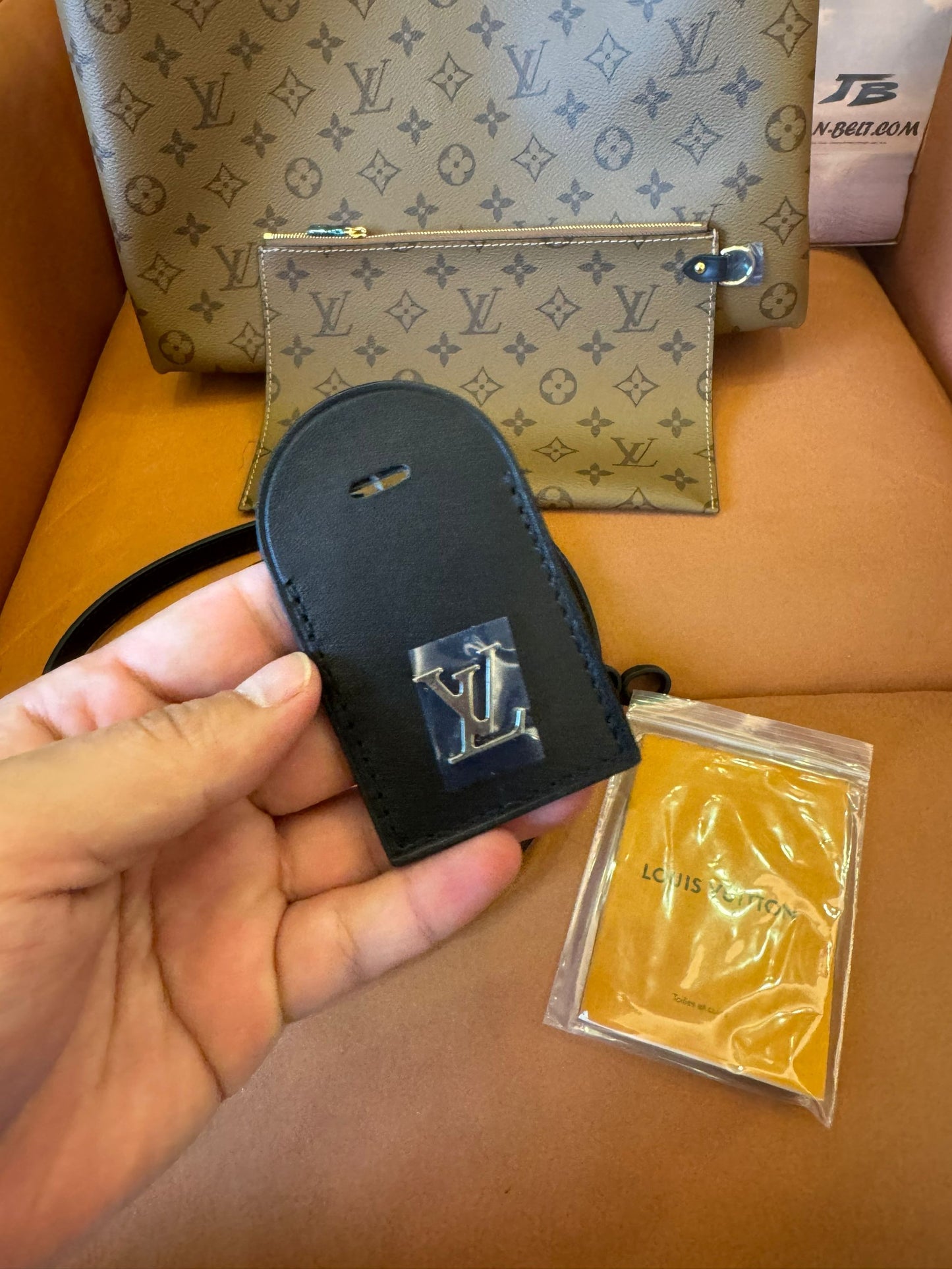 Louis Vuitton atlantis GM in reverse monogram