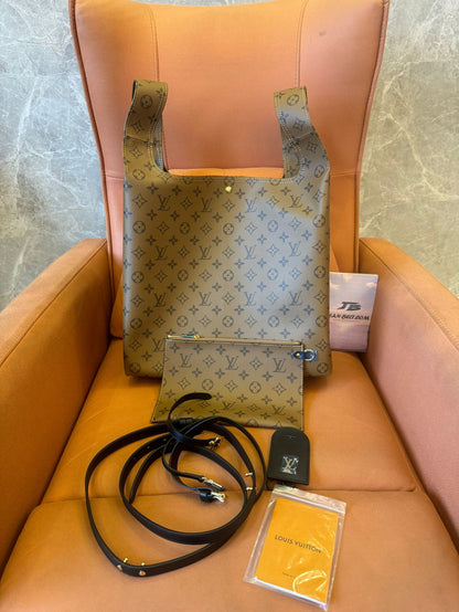 Louis Vuitton atlantis GM in reverse monogram