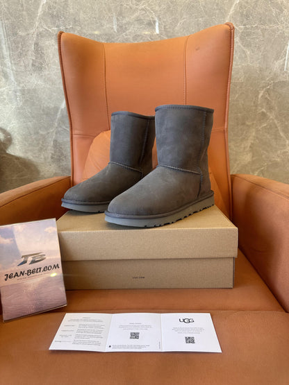 UGG classic II boot grey suede shearling lined