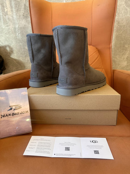 UGG classic II boot grey suede shearling lined