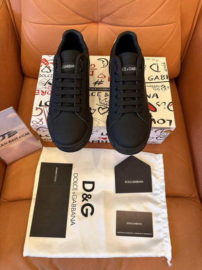 Dolce & Gabbana black leather sneakers with branded logo detailing