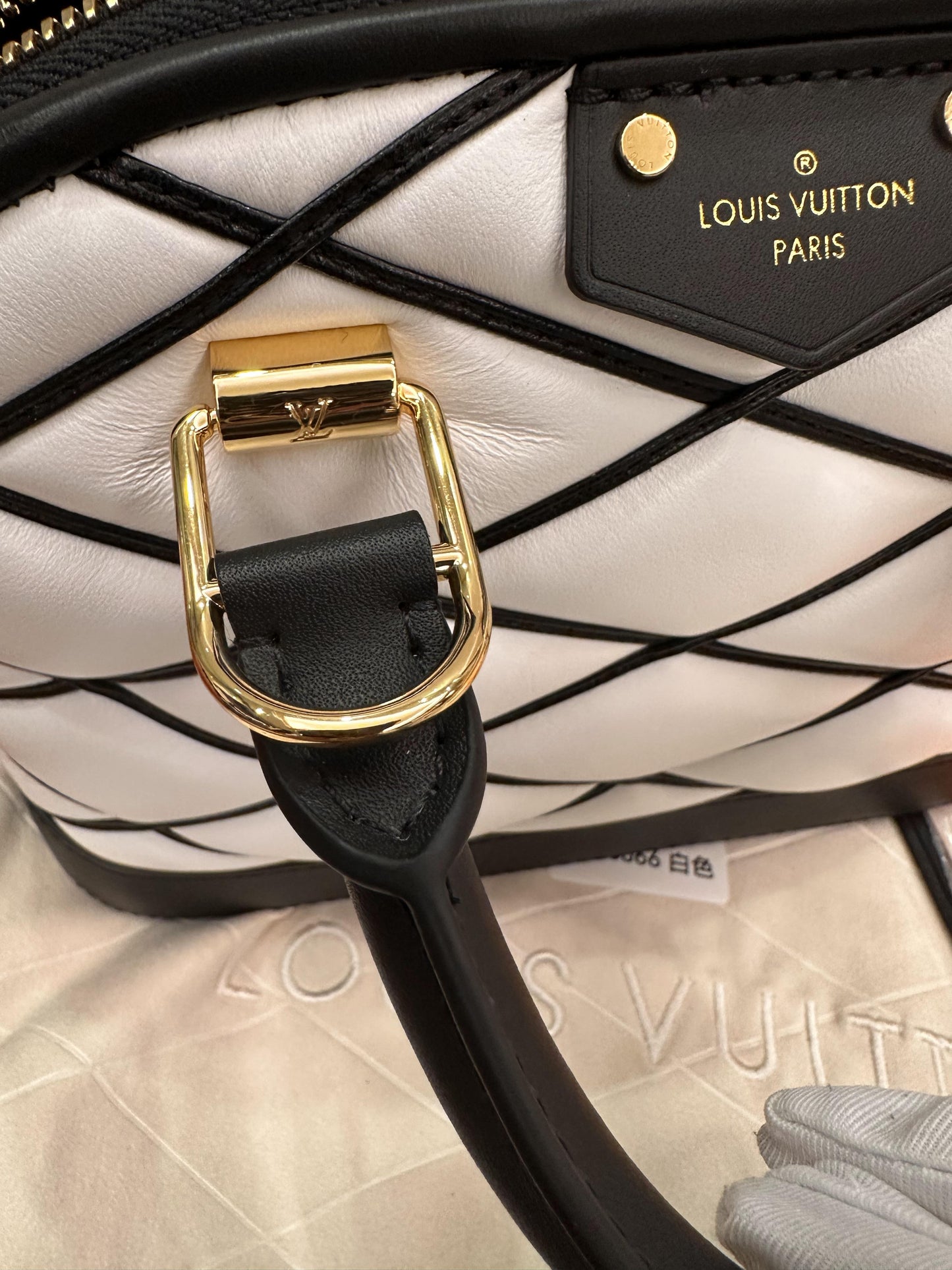 Louis Vuitton alma bb leather handbag black&white