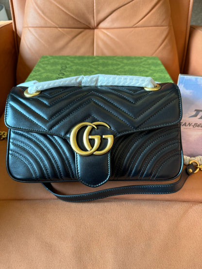 Gucci gg marmont mini snap closure crossbody  black leather