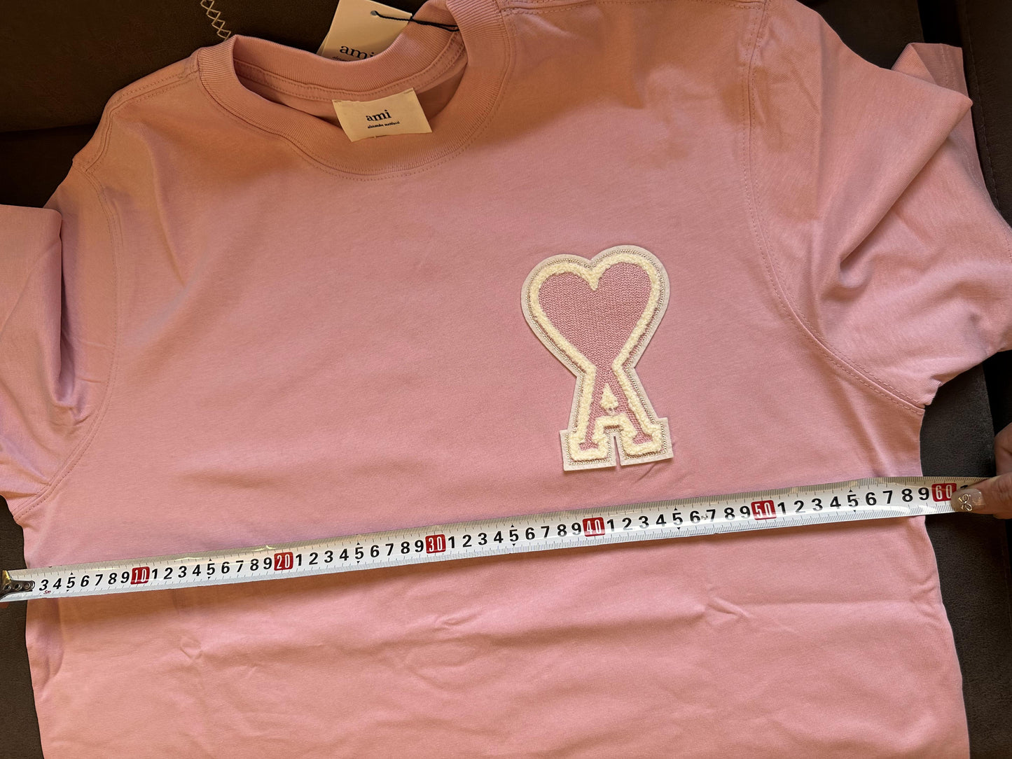 Ami paris pink t-shirt with embroidered heart logo