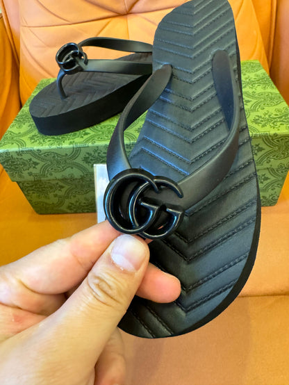 Gucci GG Marmont Chevron platform flip flops in black