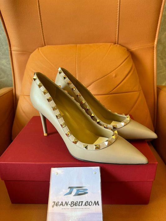 Valentino Garavani beige leather rockstud heels pumps