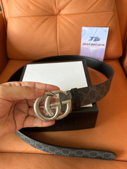 Gucci black GG supreme belt with silver interlocking G buckle