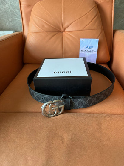 Gucci black GG supreme belt with silver interlocking G buckle