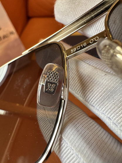 Louis Vuitton Navigator square sunglasses