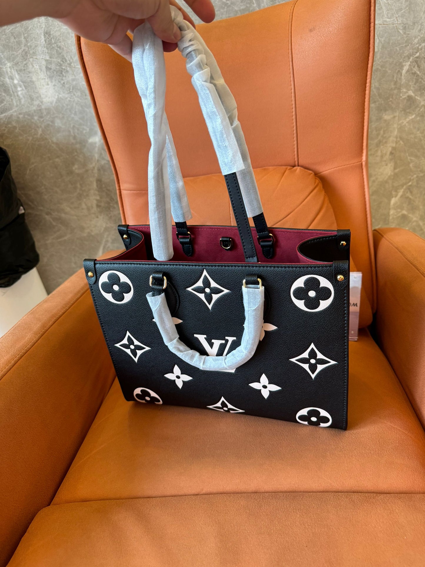 Louis Vuitton on the go mm tote bag bicolor empreinte leather