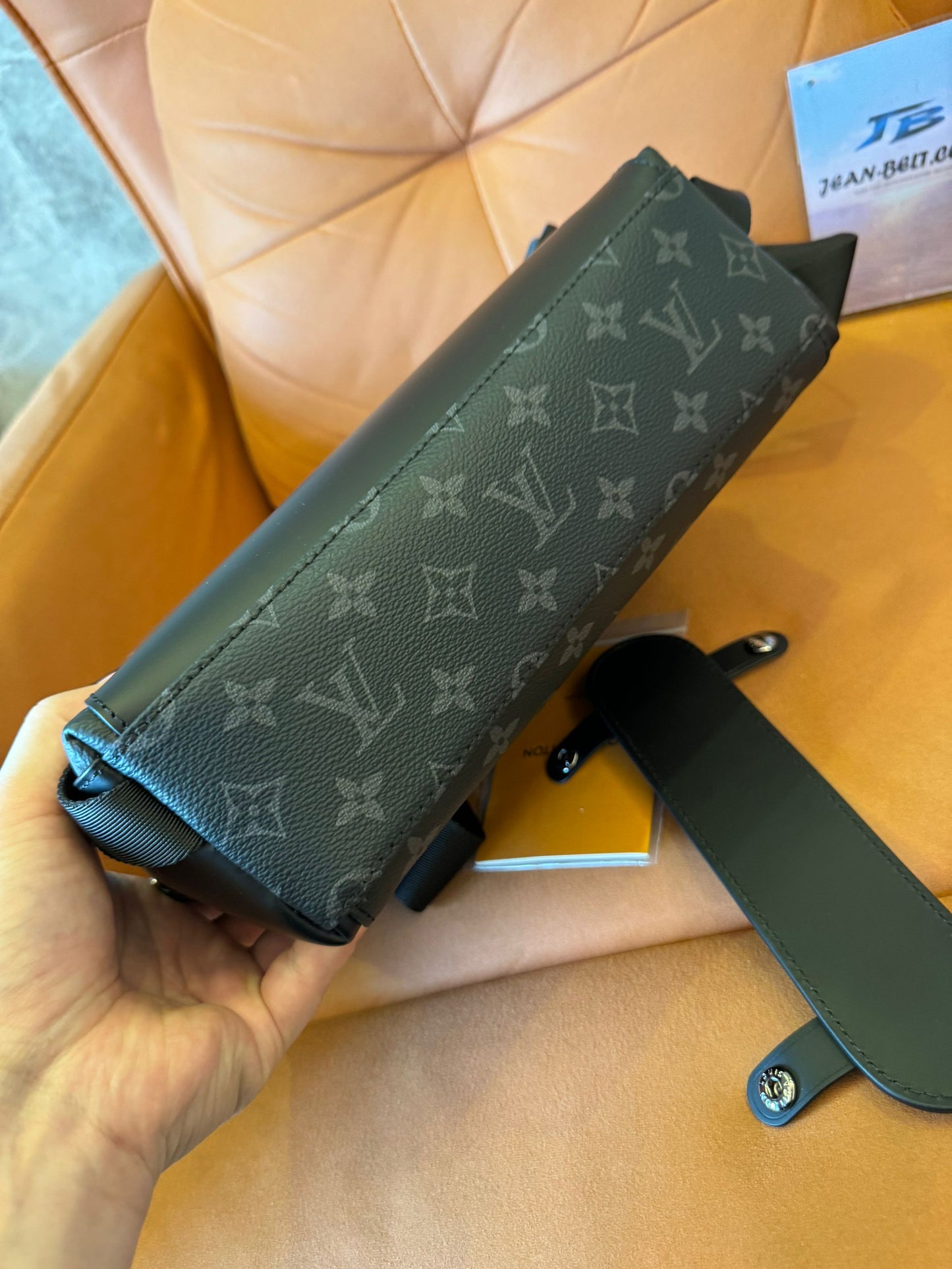 Louis Vuitton messenger pm voyager bag