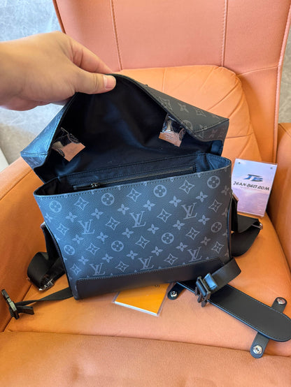 Louis Vuitton messenger pm voyager bag