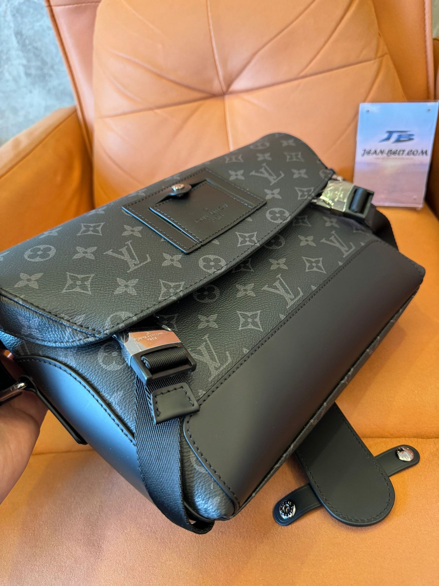 Louis Vuitton messenger pm voyager bag