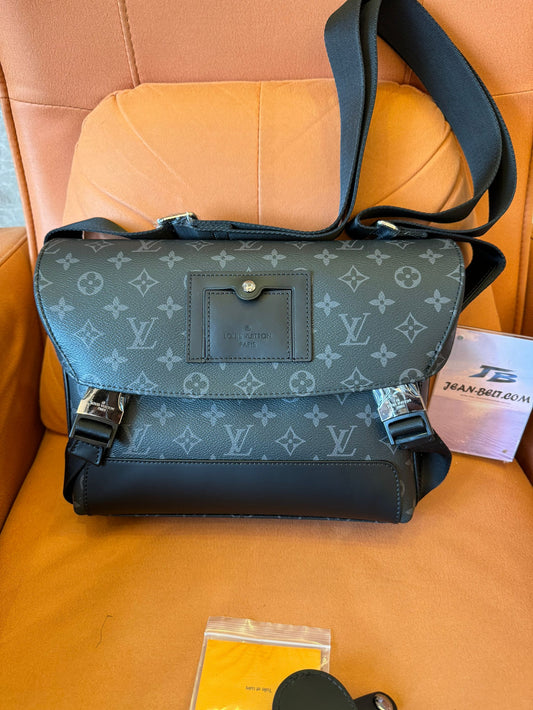 Louis Vuitton messenger pm voyager bag