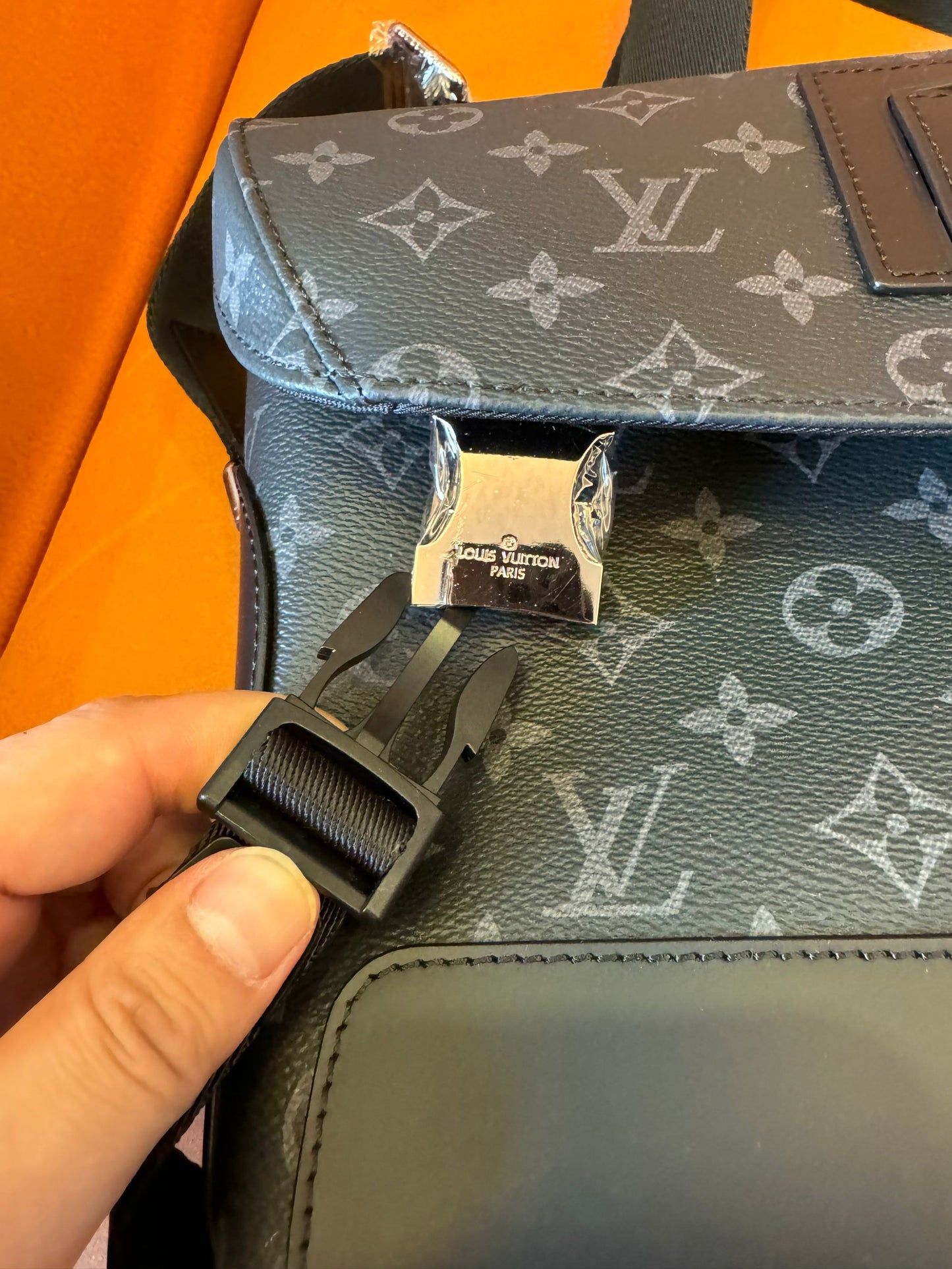 Louis Vuitton messenger pm voyager bag