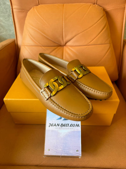 Tod's men's light tan leather loafers with gold-tone chain detail