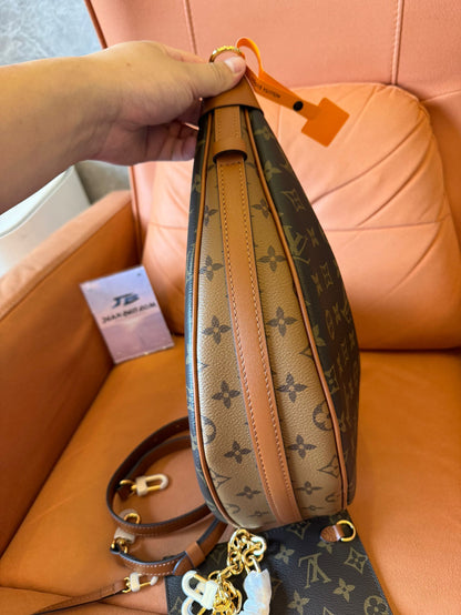 Louis Vuitton loop hobo bag