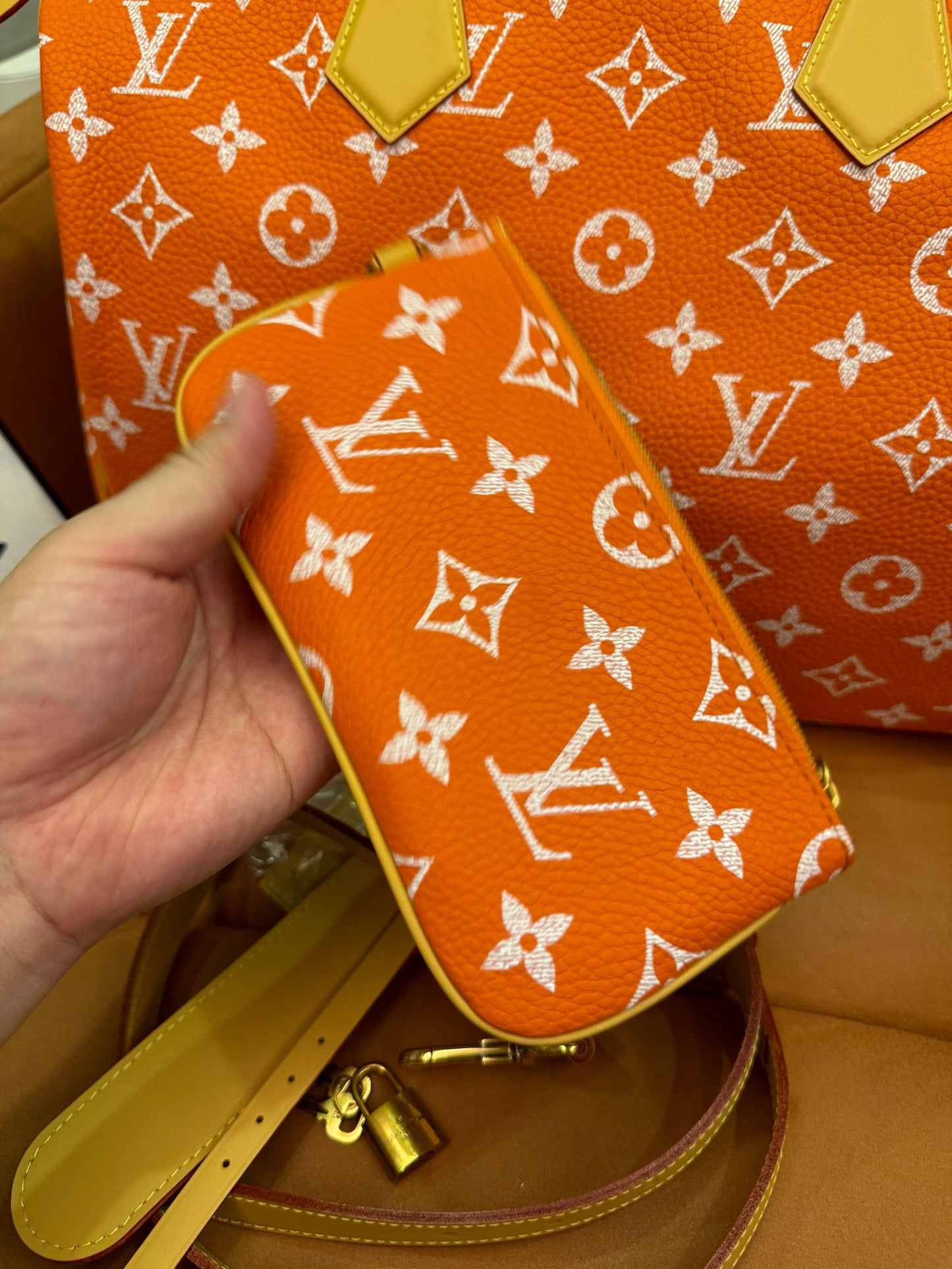 Louis Vuitton monogram orange canvasspeedy bandoulière 30