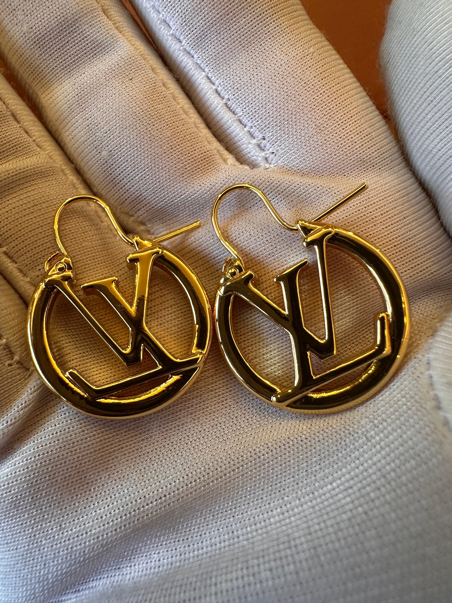 Louis Vuitton earring 2cm gold