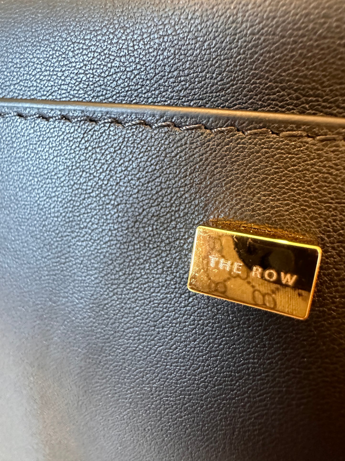 The row tote margaux 10 black gold