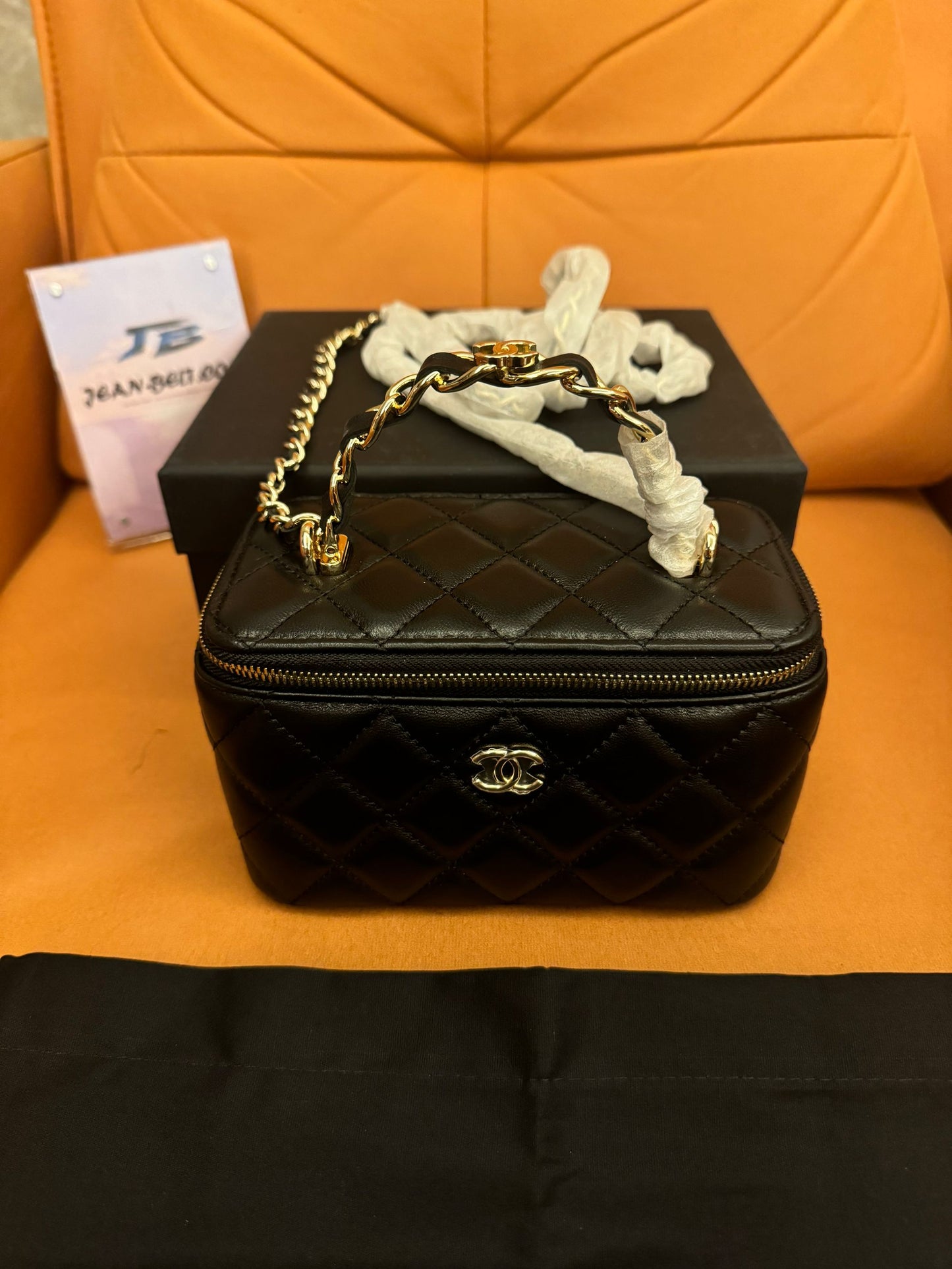 Chanel pick me up logo handle vantity case with chain quilted lambskin small cosmetic bag classic black