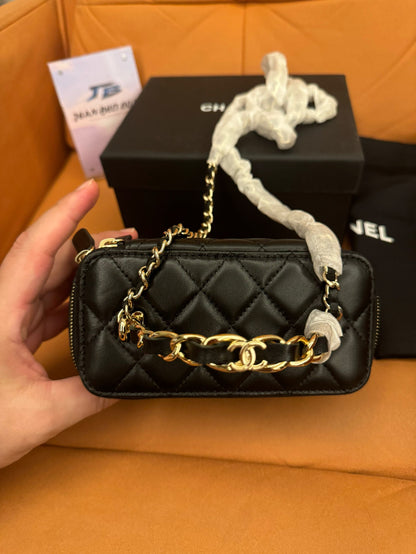 Chanel pick me up logo handle vantity case with chain quilted lambskin small cosmetic bag classic black