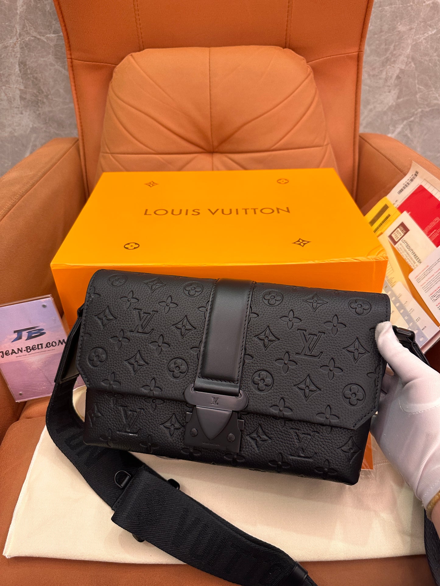 Louia Vuitton s-cape monogram black taurillon messenger bag