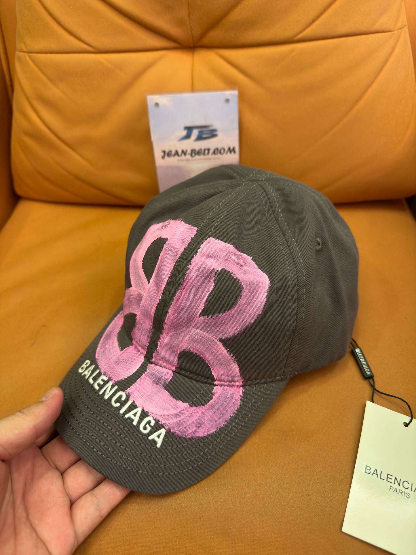 Balenciaga cap grey pink