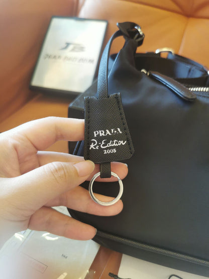 Prada nylon re-edition 2005 shoulder bag black