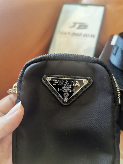 Prada nylon re-edition 2005 shoulder bag black