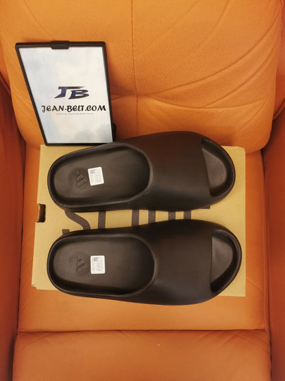 Adidas Yeezy slide "Onyx"