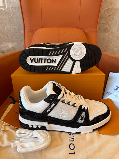 Louis Vuitton trainer sneakers in white and black monogram canvas