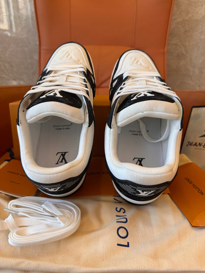 Louis Vuitton trainer sneakers in white and black monogram canvas