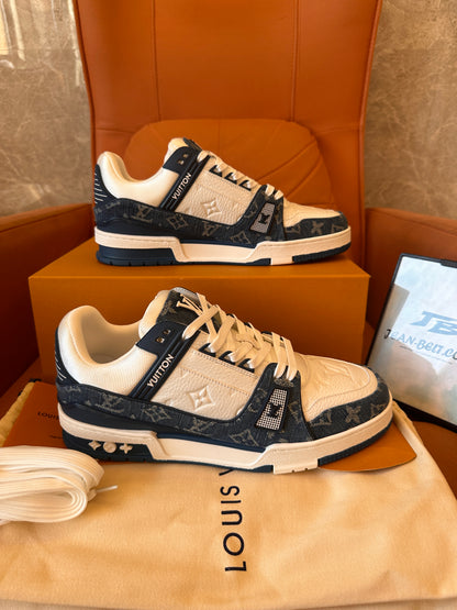 Louis Vuitton trainer sneakers in white and blue monogram canvas