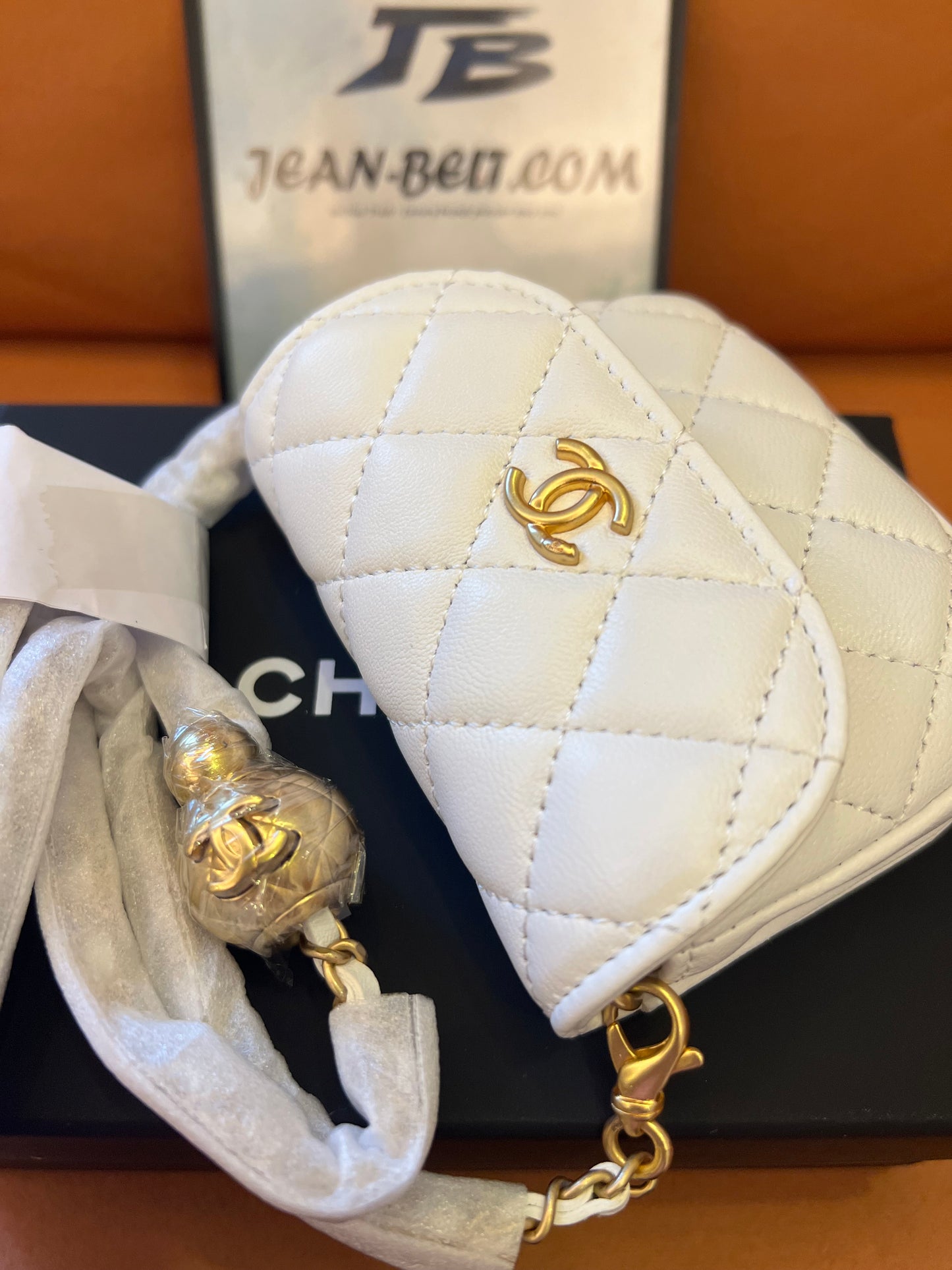 Chanel 22k mini bag white